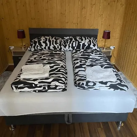 Tópart Apartman *